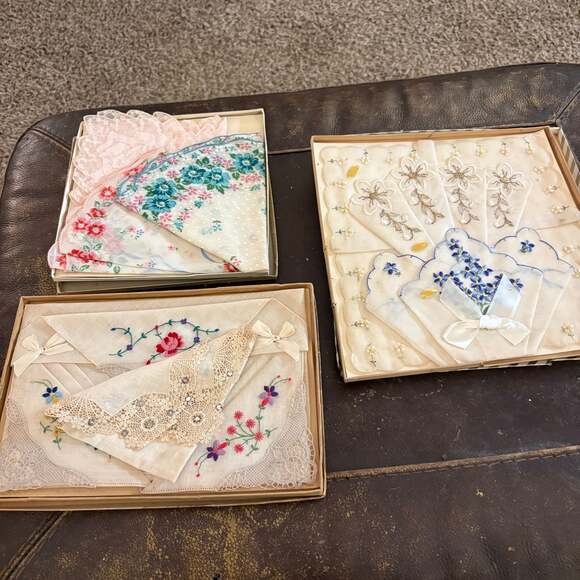 Vintage Handkerchiefs Lot - Assorted Floral Embroidered & Lace Designs - origina